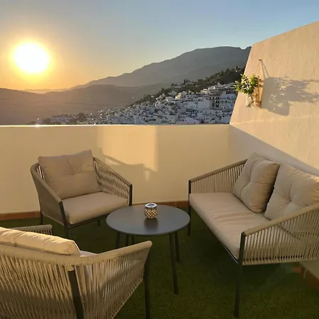 Con Piscina Y Vistas -